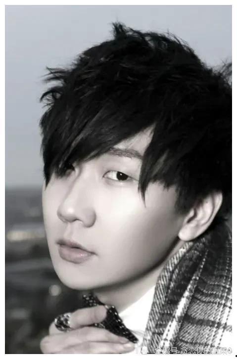 穿书娱乐圈吃瓜嗑糖,吃瓜嗑糖，解锁甜蜜穿书之旅  第2张